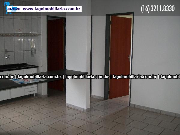 Alugar Apartamentos / Padrão em Ribeirão Preto R$ 600,00 - Foto 1