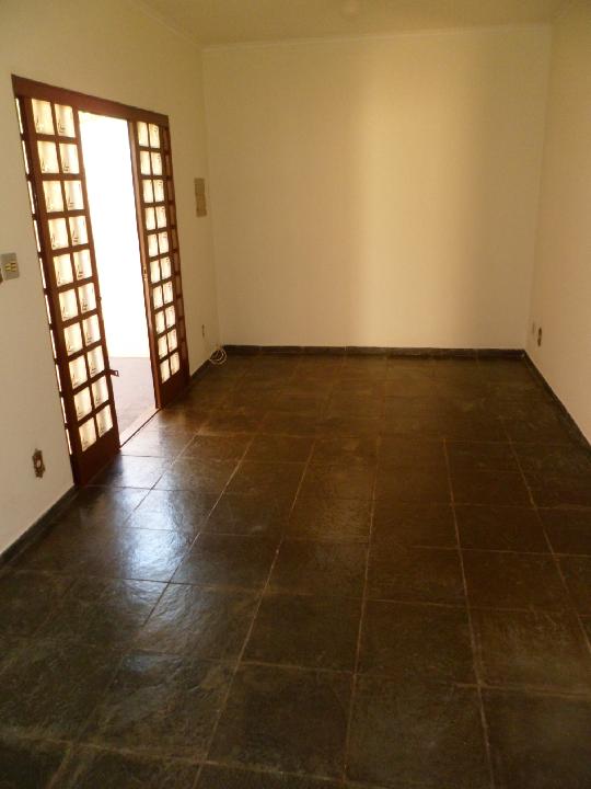 Alugar Casa / Padrão em Ribeirão Preto R$ 1.200,00 - Foto 3