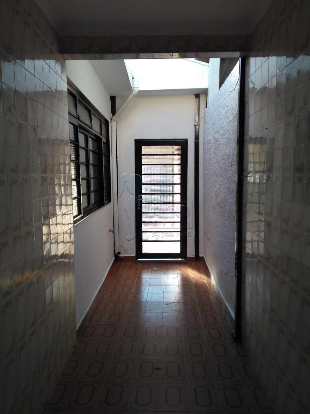 Alugar Casa / Padrão em Ribeirão Preto R$ 1.300,00 - Foto 4