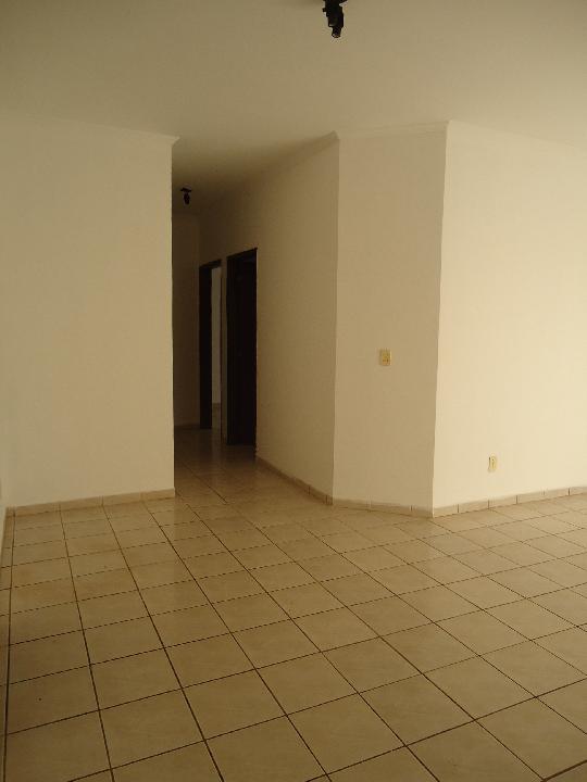 Alugar Apartamento / Padrão em Ribeirão Preto R$ 950,00 - Foto 1