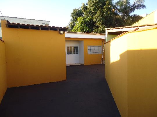 Alugar Casa / Padrão em Ribeirão Preto R$ 1.050,00 - Foto 2