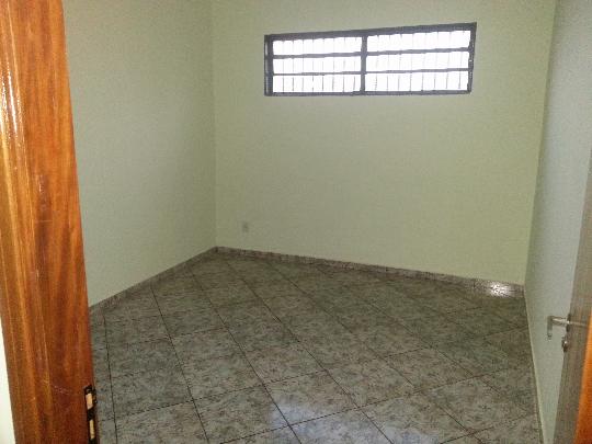 Alugar Casa / Padrão em Ribeirão Preto R$ 1.550,00 - Foto 2