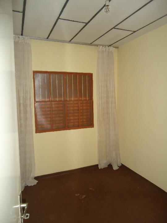 Alugar Casa / Padrão em Ribeirão Preto R$ 1.300,00 - Foto 4