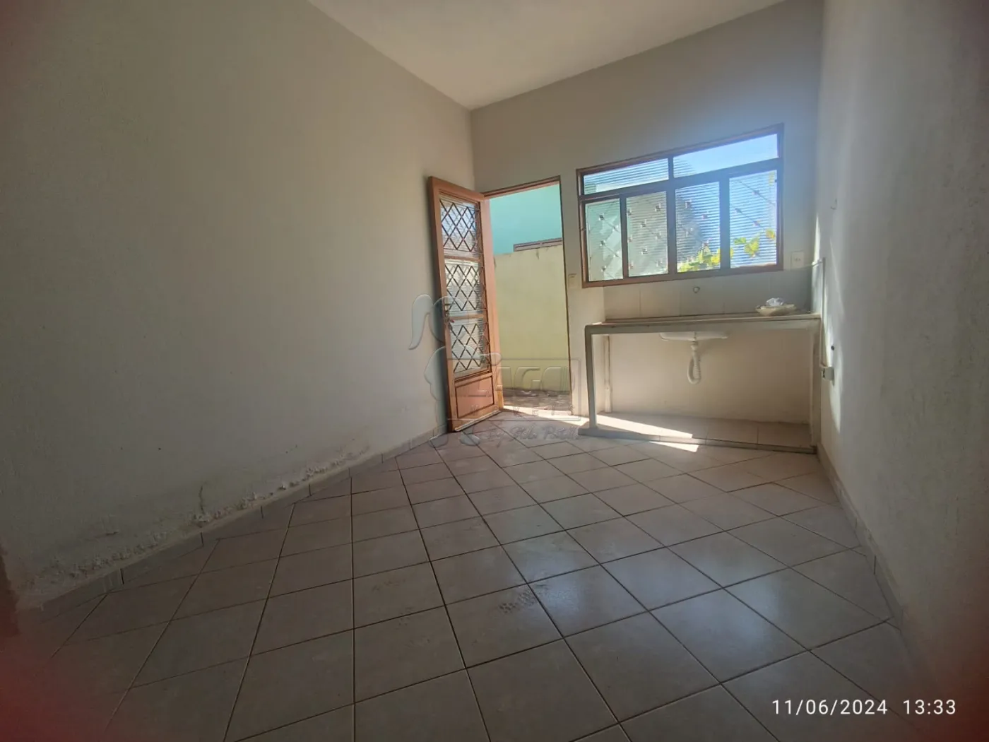 Alugar Casa / Padrão em Ribeirão Preto R$ 700,00 - Foto 13