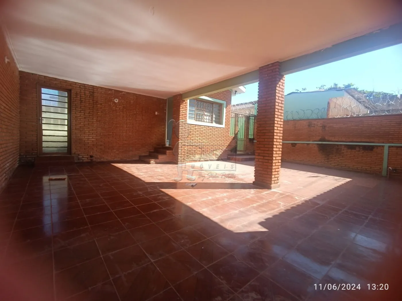 Alugar Casa / Padrão em Ribeirão Preto R$ 700,00 - Foto 1