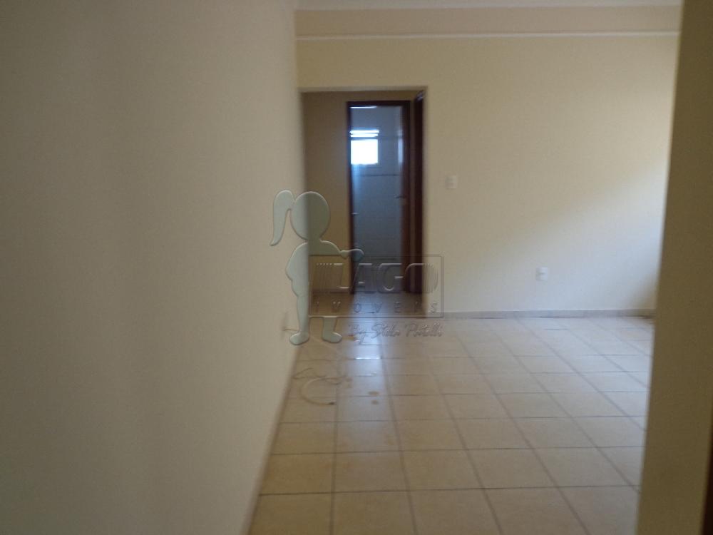 Alugar Apartamento / Padrão em Ribeirão Preto R$ 750,00 - Foto 2