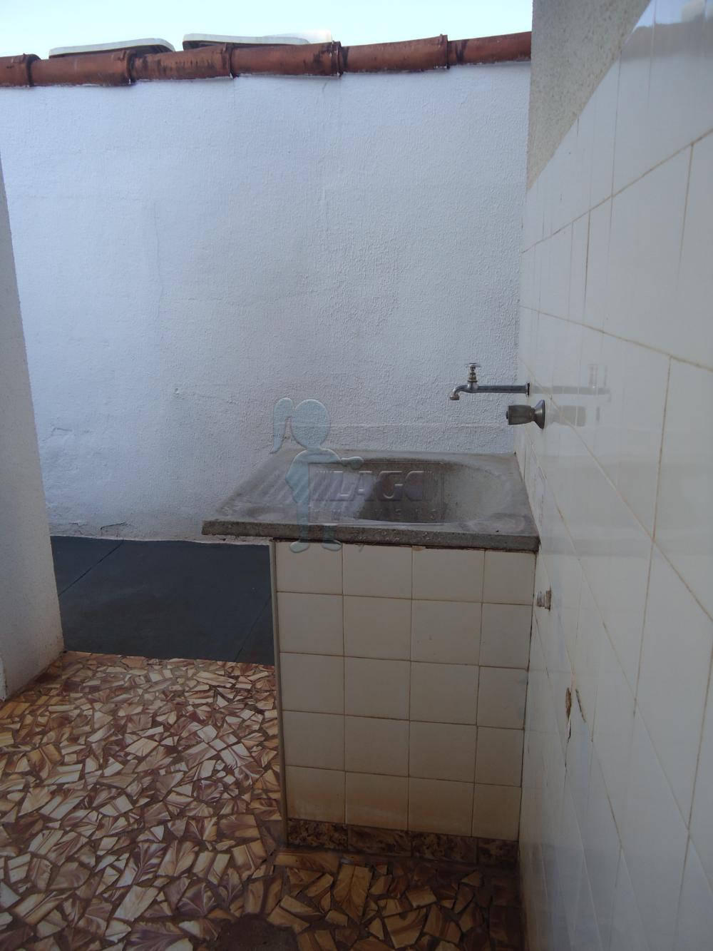 Alugar Casa / Padrão em Ribeirão Preto R$ 900,00 - Foto 10