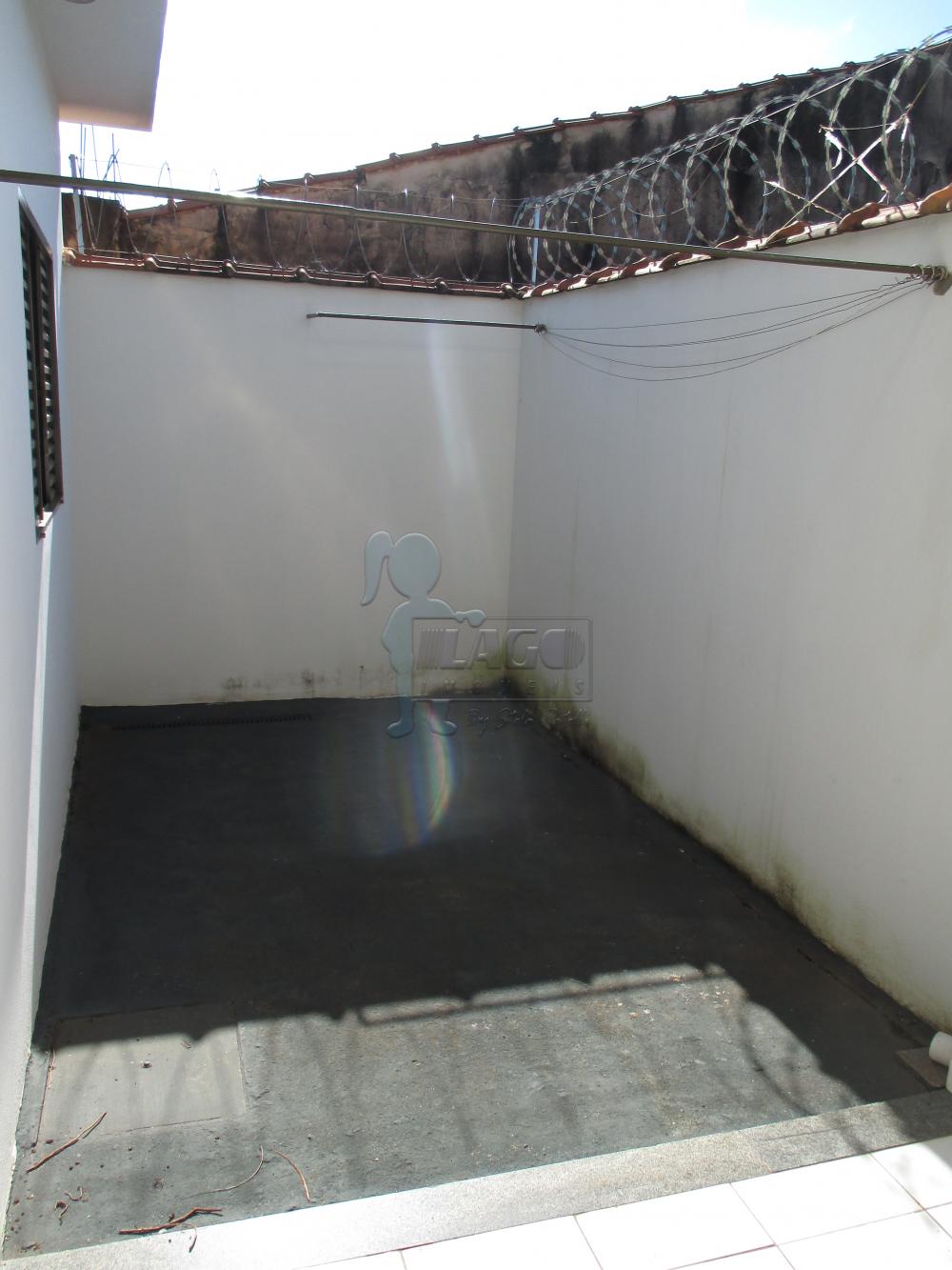 Alugar Casa / Padrão em Ribeirão Preto R$ 1.100,00 - Foto 4