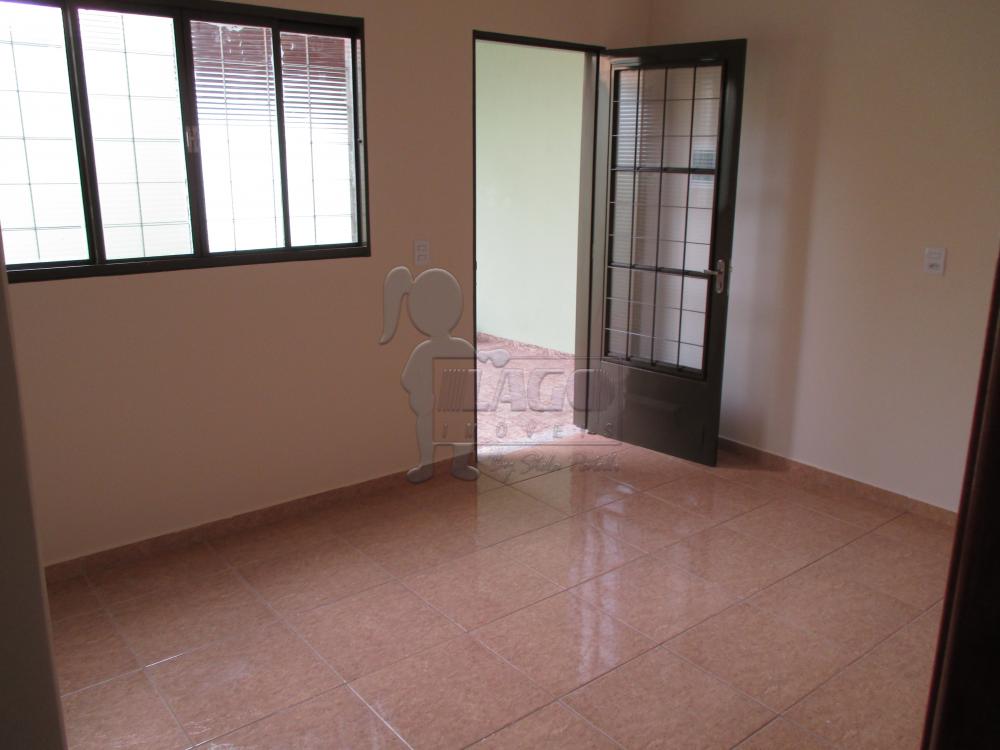 Alugar Casa / Padrão em Ribeirão Preto R$ 1.500,00 - Foto 2