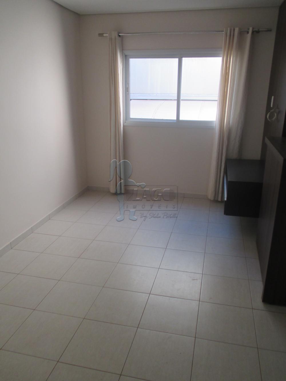 Alugar Apartamento / Padrão em Ribeirão Preto R$ 900,00 - Foto 1