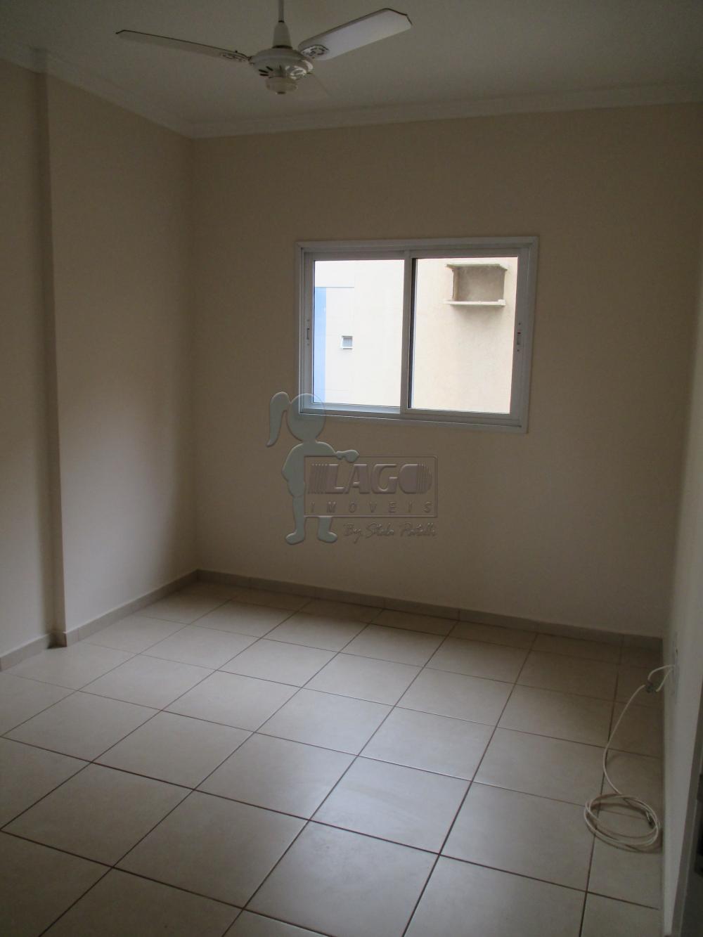 Alugar Apartamento / Padrão em Ribeirão Preto R$ 750,00 - Foto 1