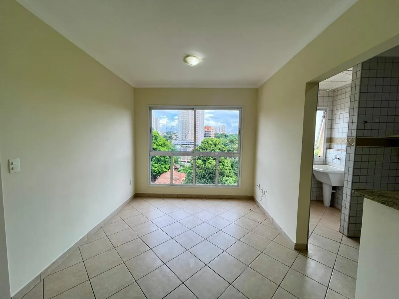 Alugar Apartamento / Padrão em Ribeirão Preto R$ 750,00 - Foto 1