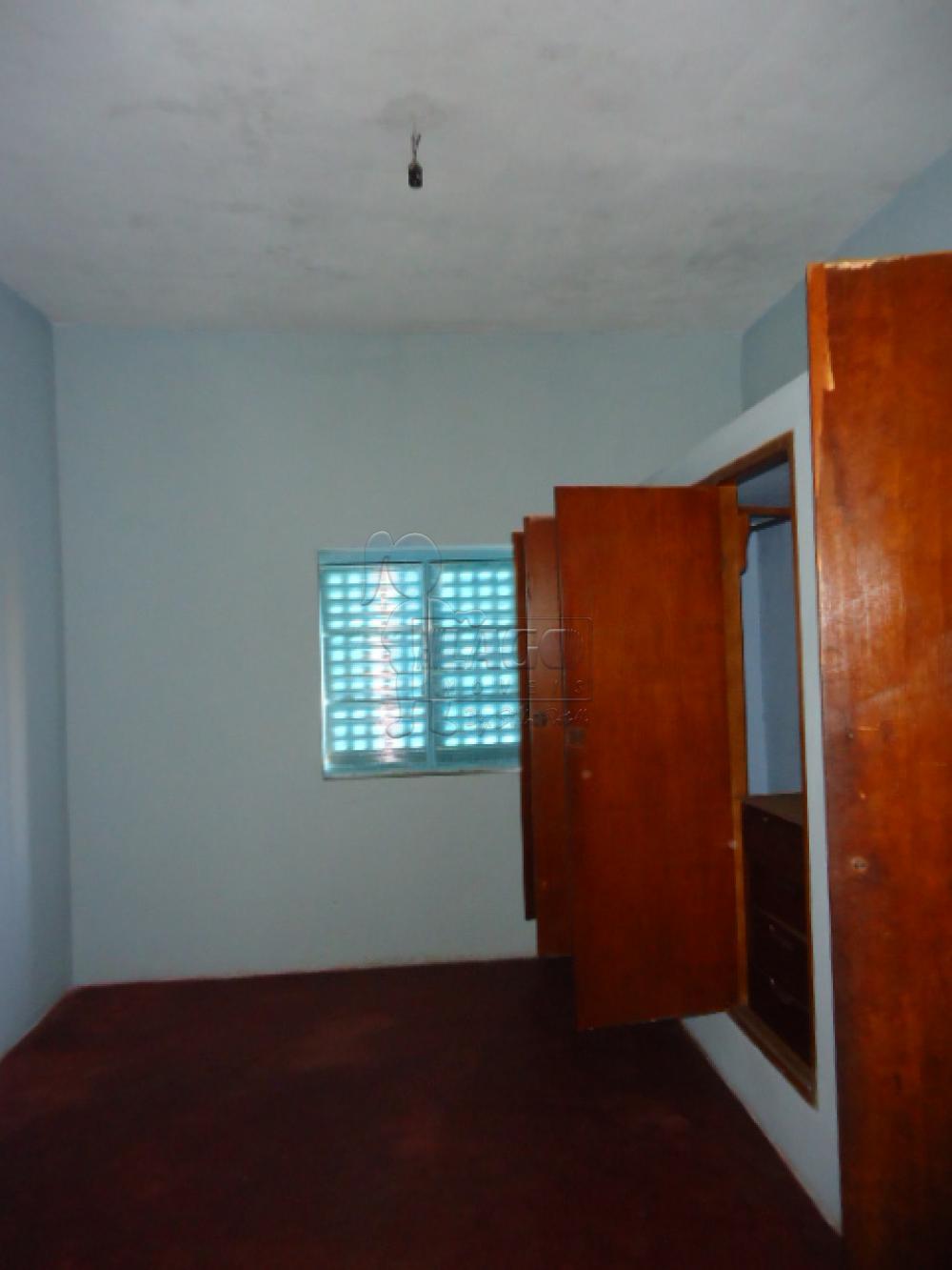 Alugar Casas / Padrão em Ribeirão Preto R$ 700,00 - Foto 4