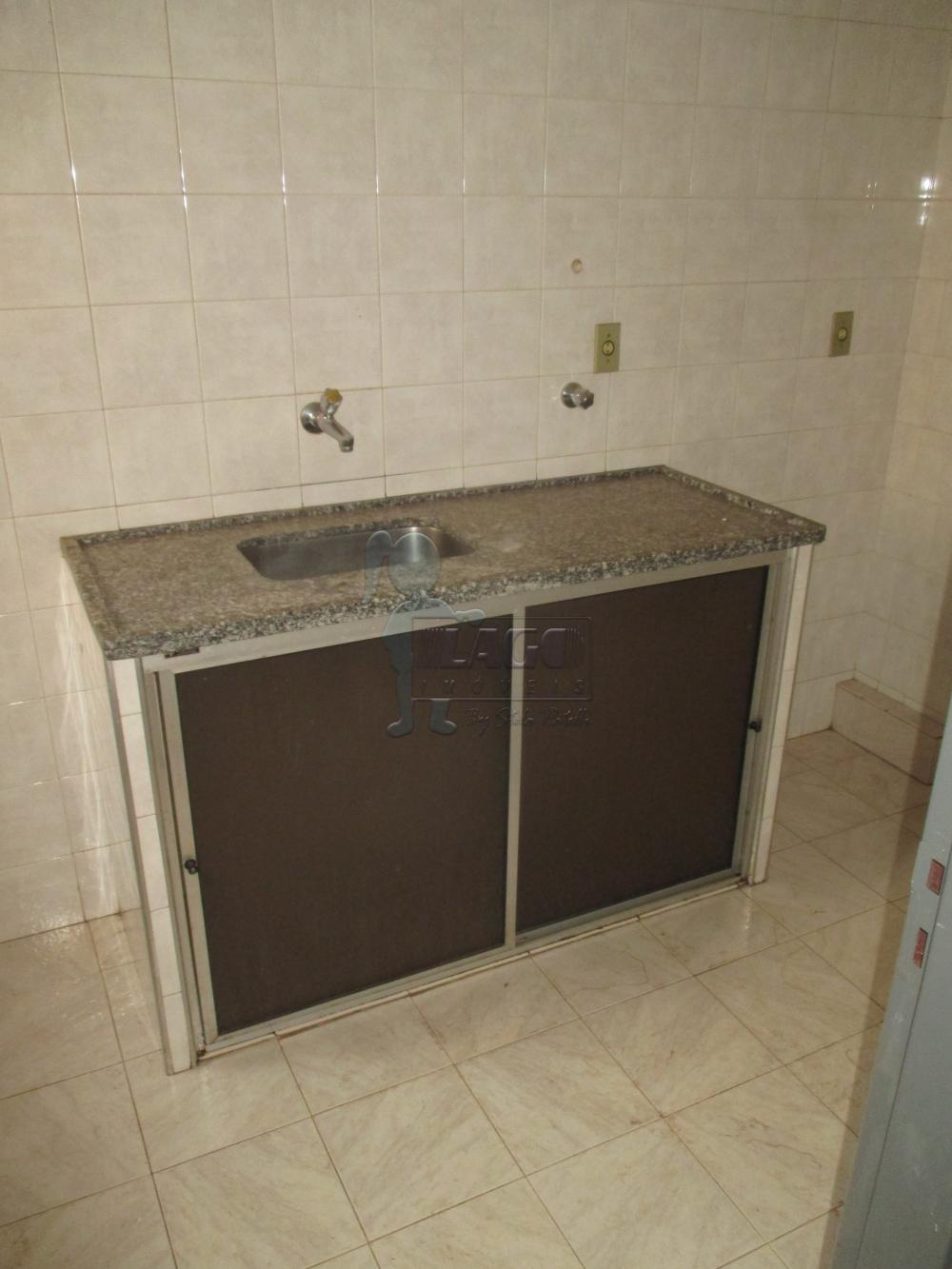 Alugar Apartamento / Padrão em Ribeirão Preto R$ 800,00 - Foto 1