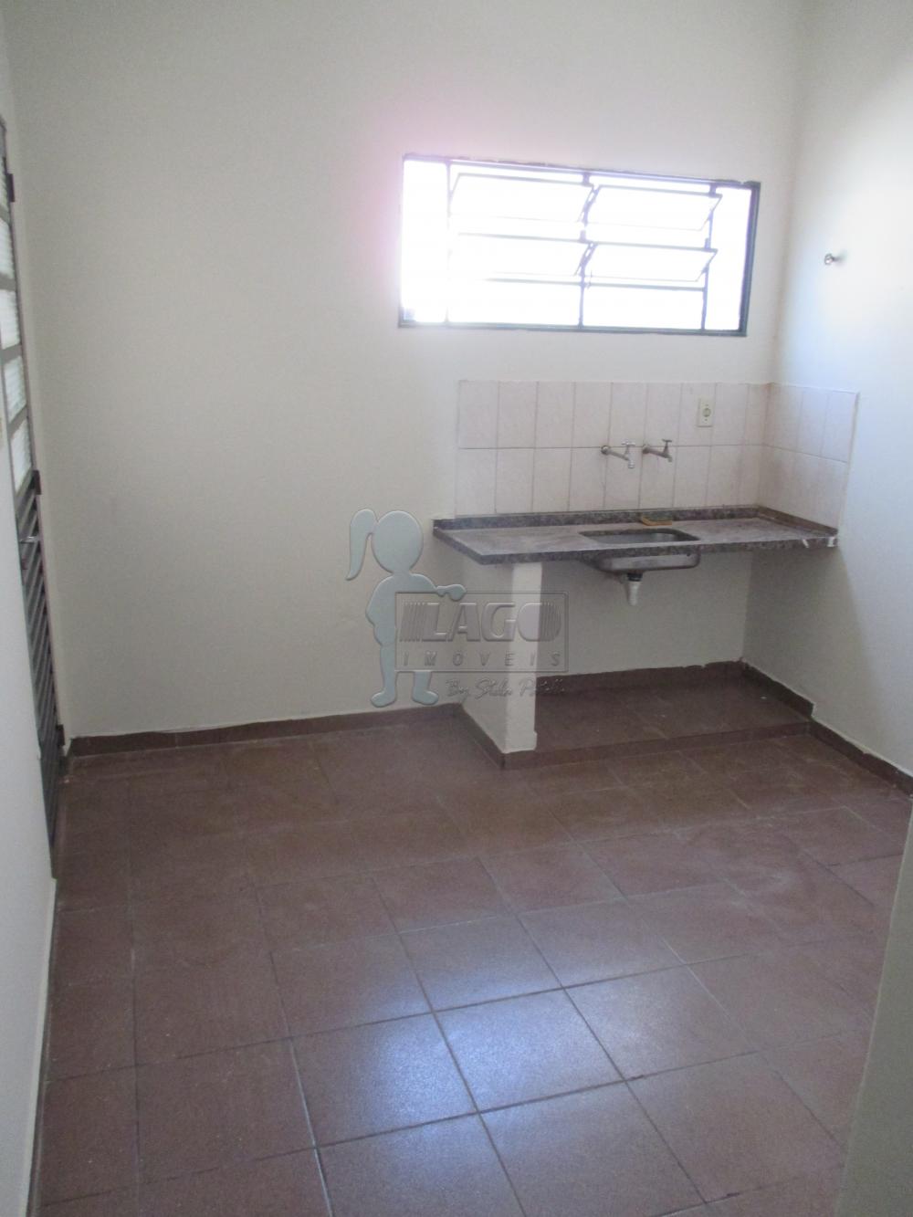 Alugar Casas / Padrão em Ribeirão Preto R$ 950,00 - Foto 4