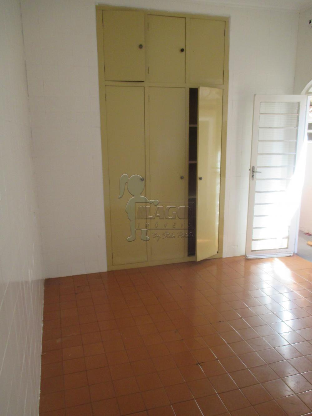 Alugar Casa / Padrão em Ribeirão Preto R$ 1.300,00 - Foto 4