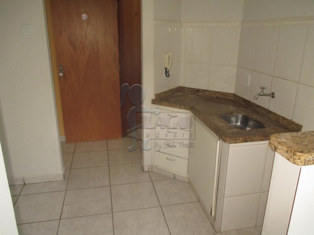 Alugar Apartamento / Padrão em Ribeirão Preto R$ 750,00 - Foto 2