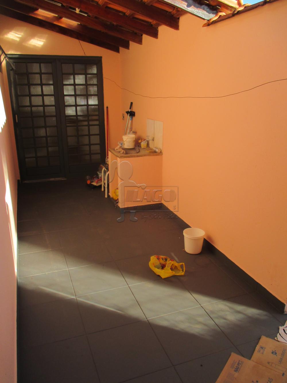 Alugar Casa / Padrão em Ribeirão Preto R$ 900,00 - Foto 2