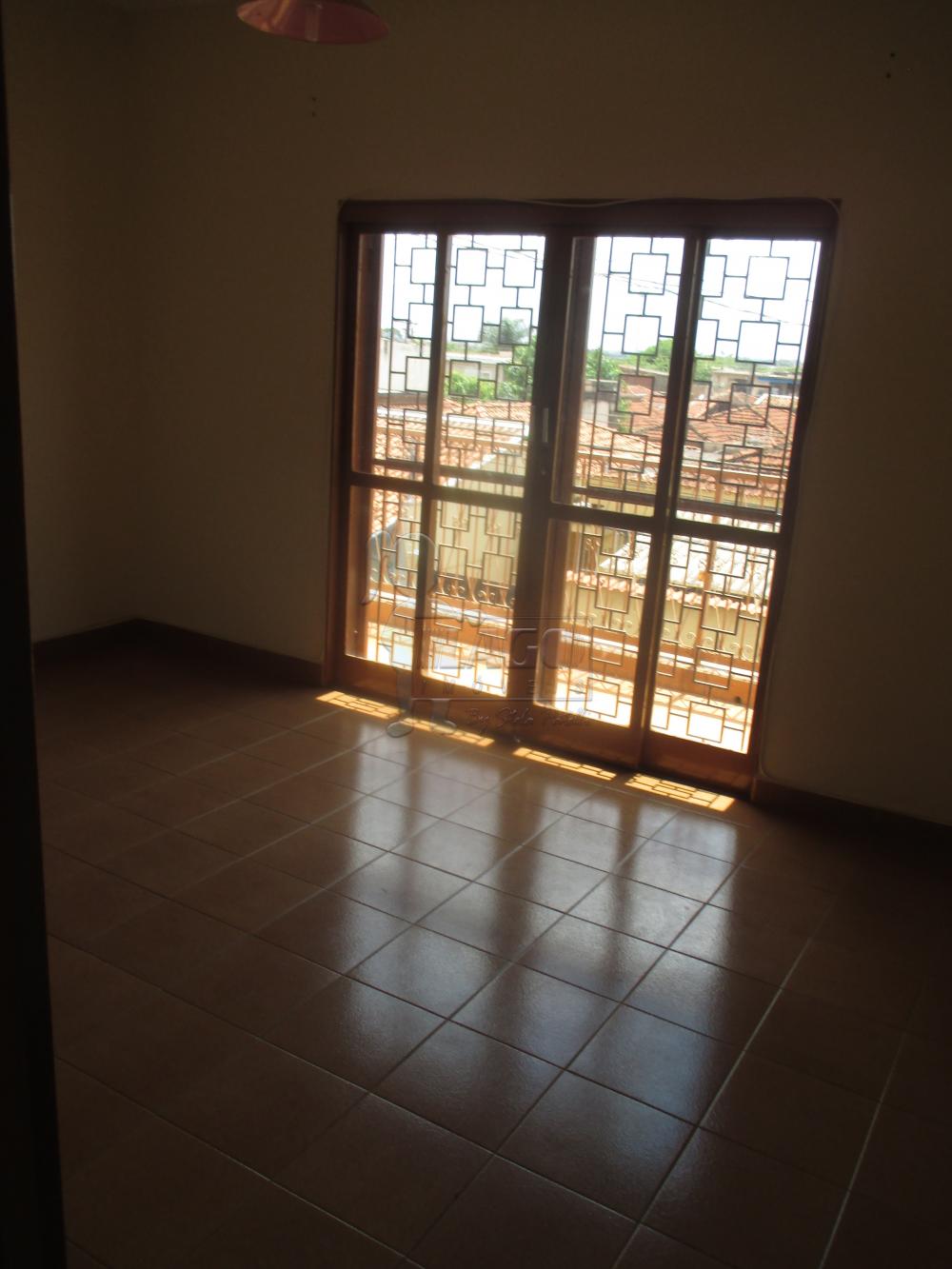 Alugar Casas / Padrão em Ribeirão Preto R$ 700,00 - Foto 1