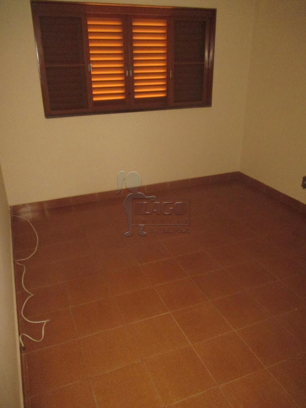 Alugar Casas / Padrão em Ribeirão Preto R$ 700,00 - Foto 2