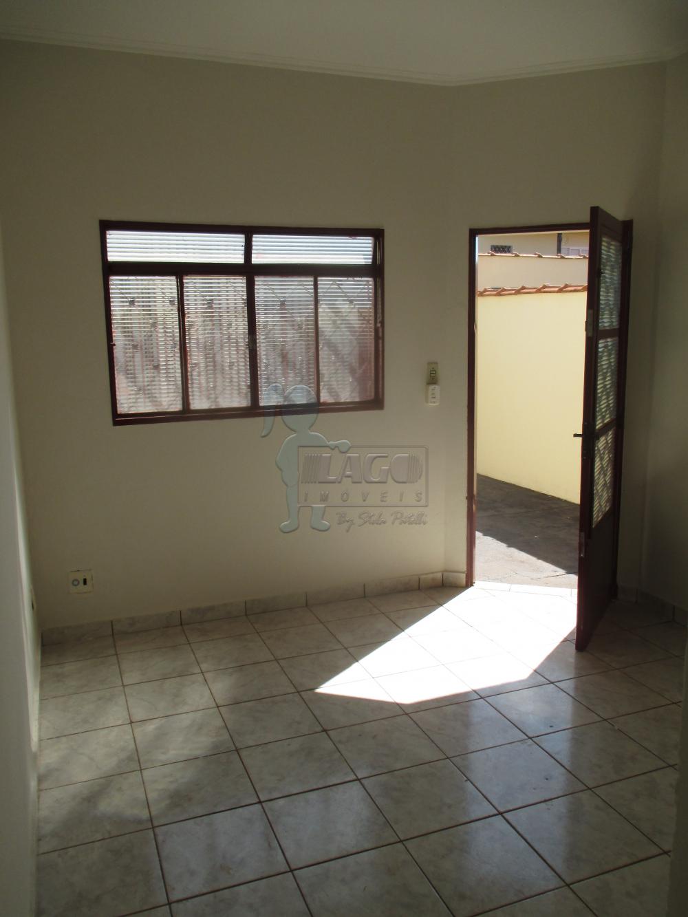 Alugar Casa / Padrão em Ribeirão Preto R$ 900,00 - Foto 2