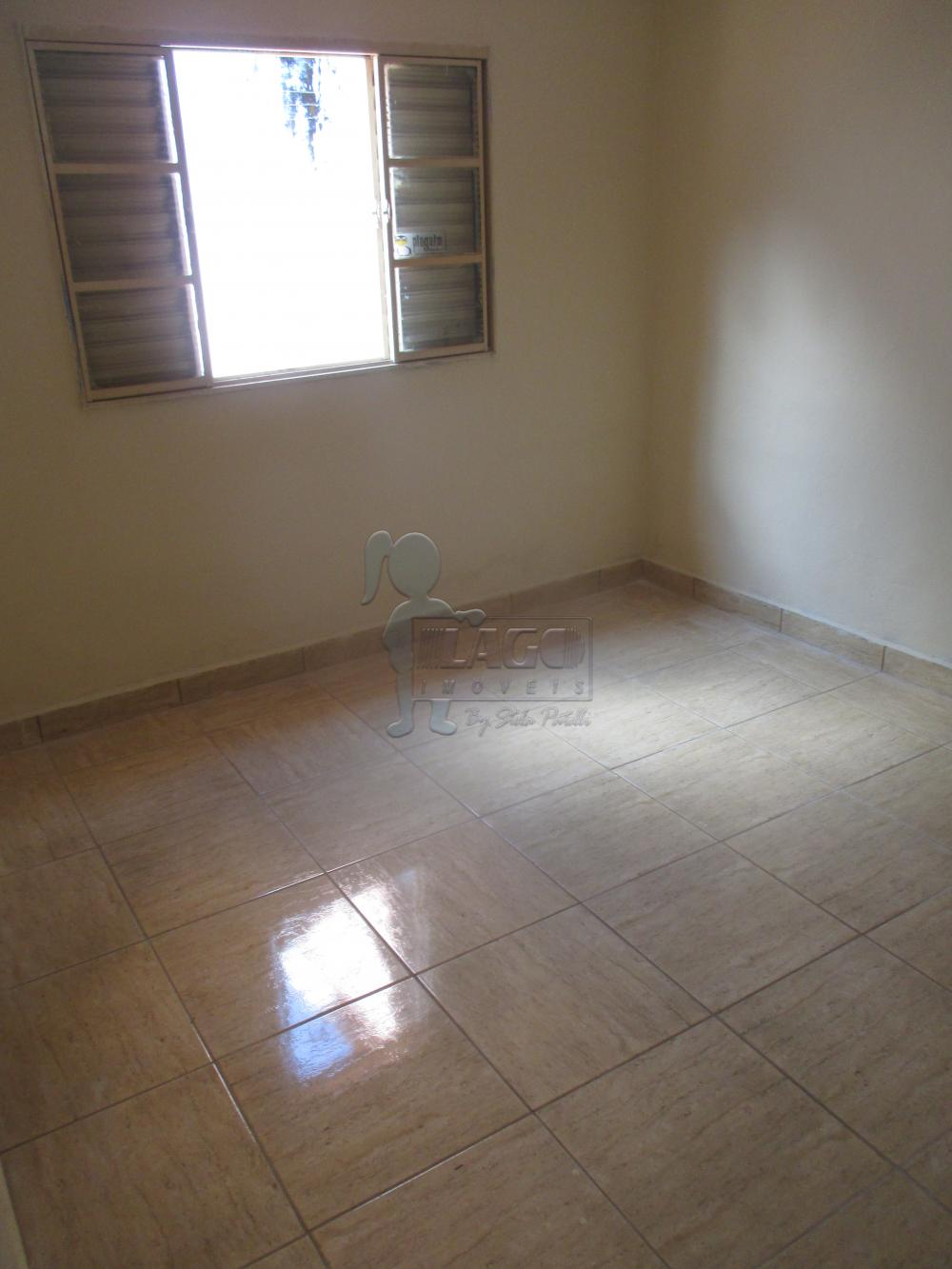 Alugar Casa / Padrão em Ribeirão Preto R$ 770,00 - Foto 1