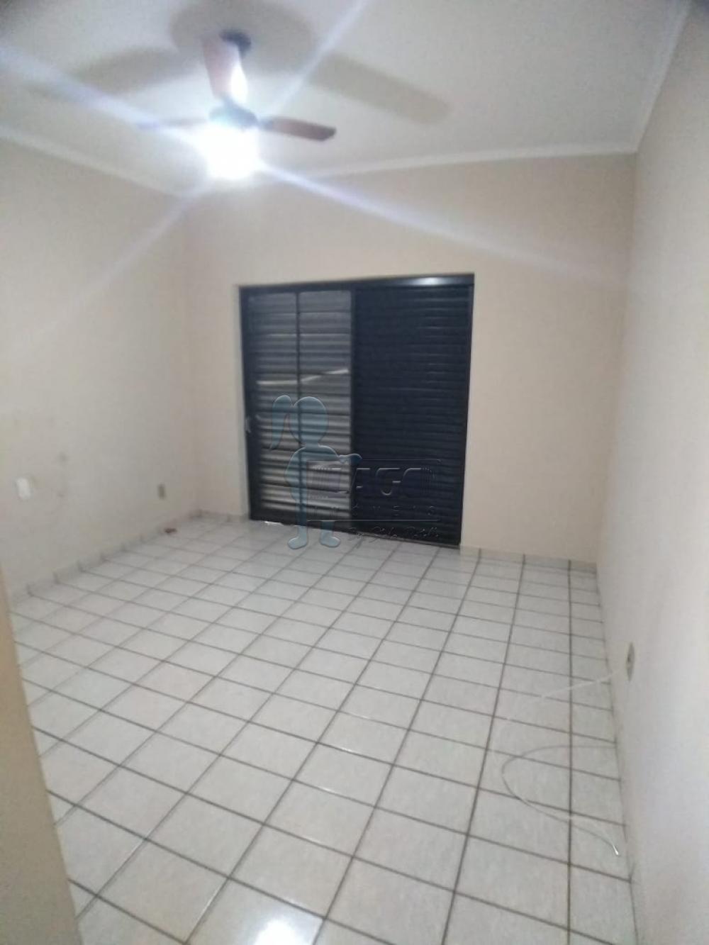 Alugar Casa / Padrão em Ribeirão Preto R$ 1.800,00 - Foto 16