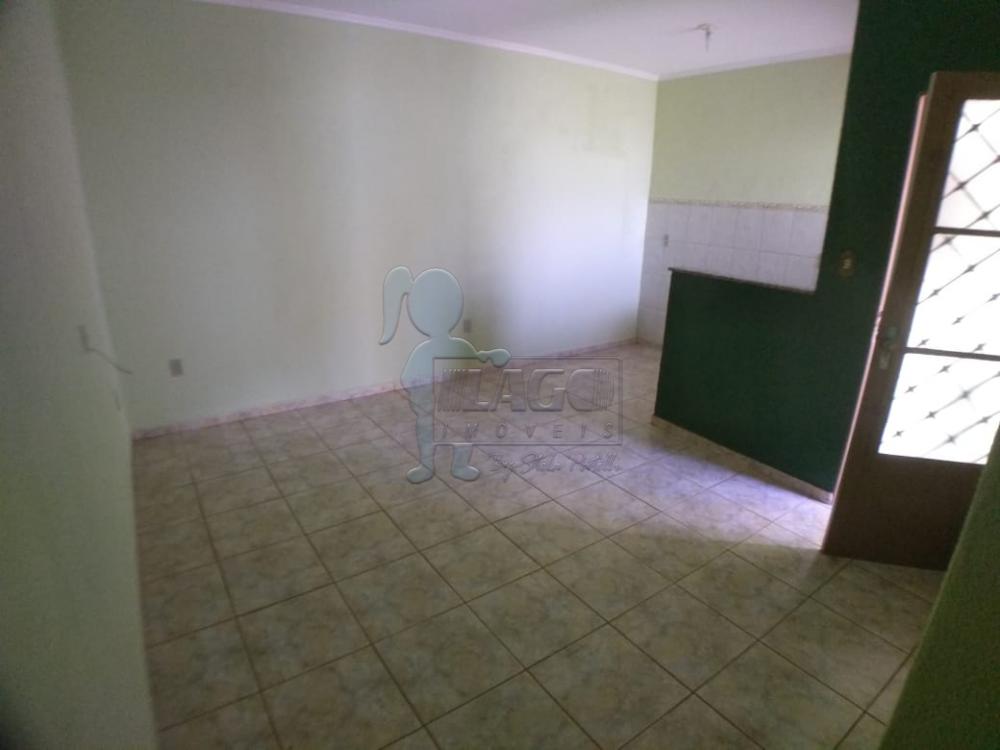 Alugar Casa / Padrão em Ribeirão Preto R$ 700,00 - Foto 2