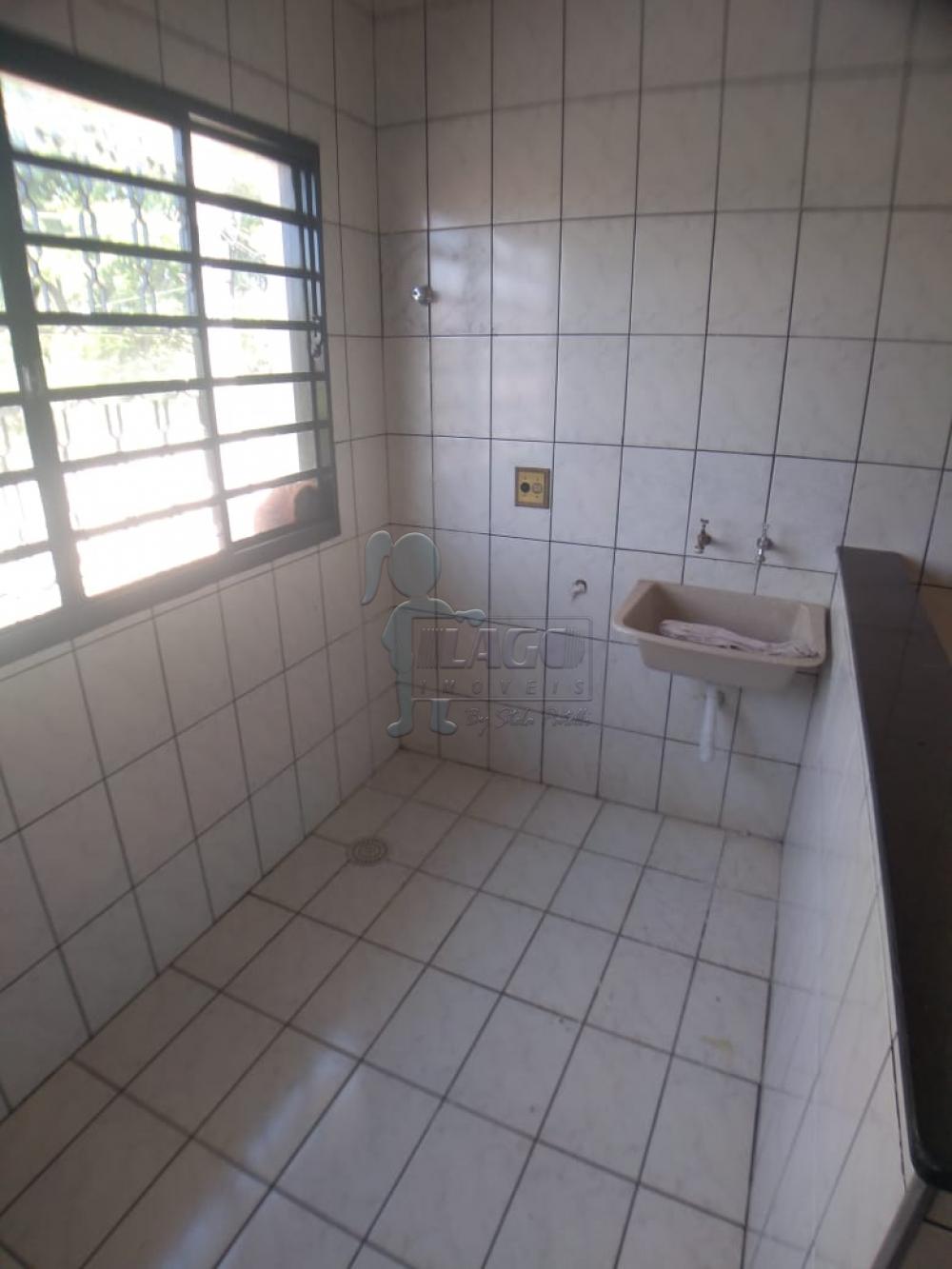 Alugar Casa / Padrão em Ribeirão Preto R$ 1.100,00 - Foto 4