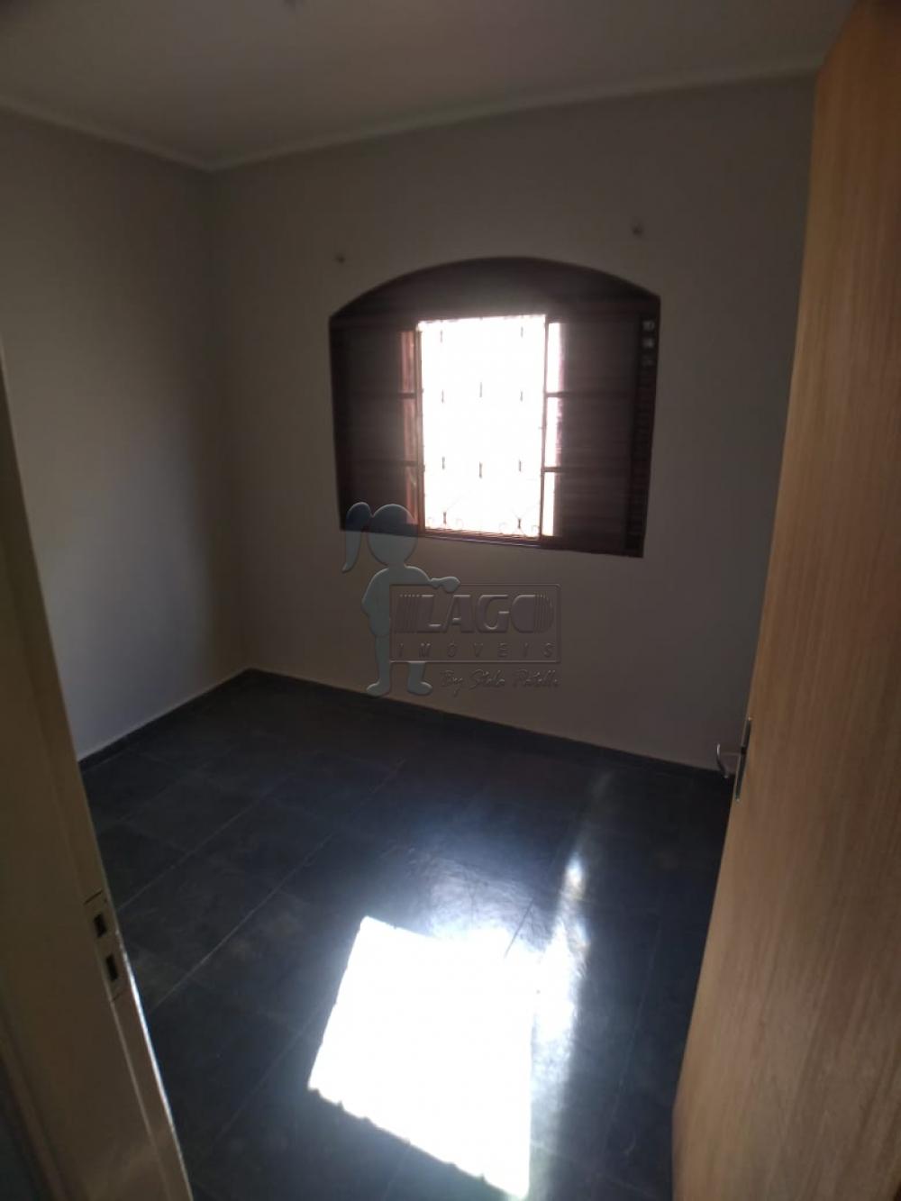 Alugar Casa / Padrão em Ribeirão Preto R$ 1.300,00 - Foto 4