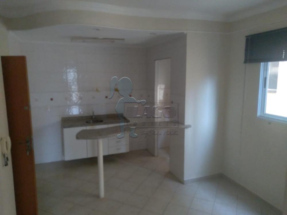 Alugar Apartamentos / Padrão em Ribeirão Preto R$ 700,00 - Foto 1