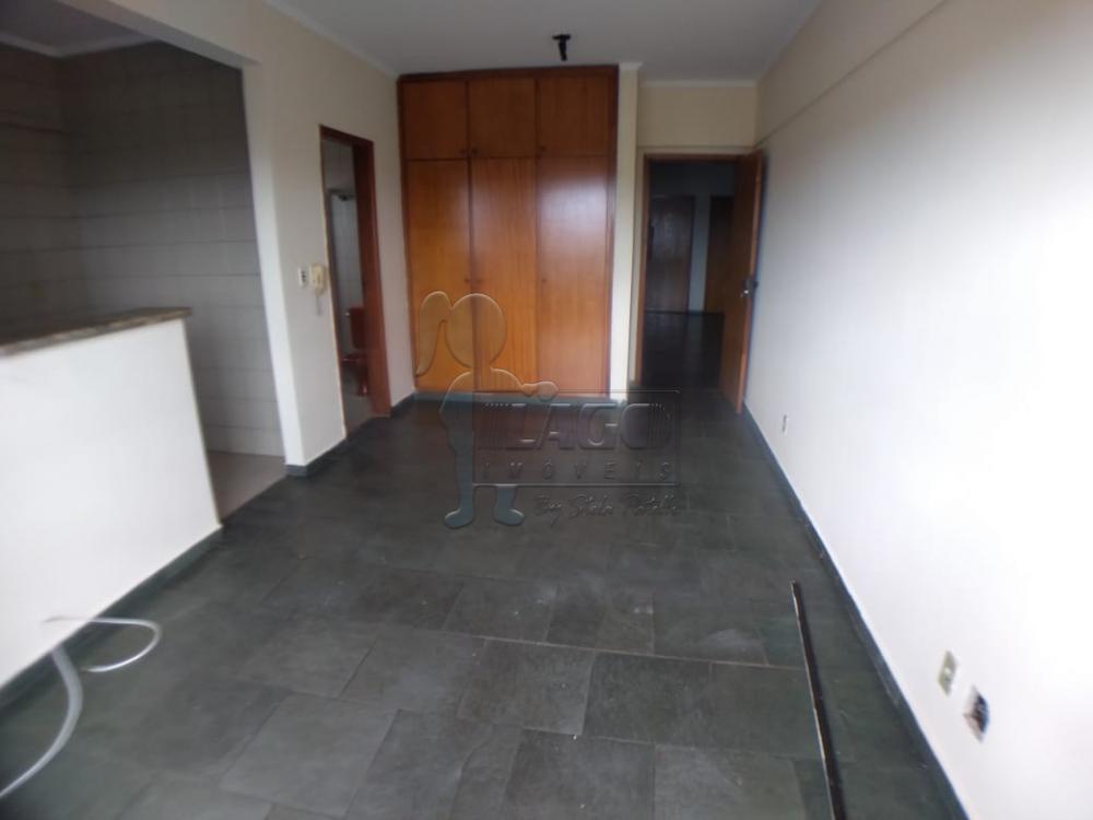 Alugar Apartamentos / Padrão em Ribeirão Preto R$ 650,00 - Foto 3