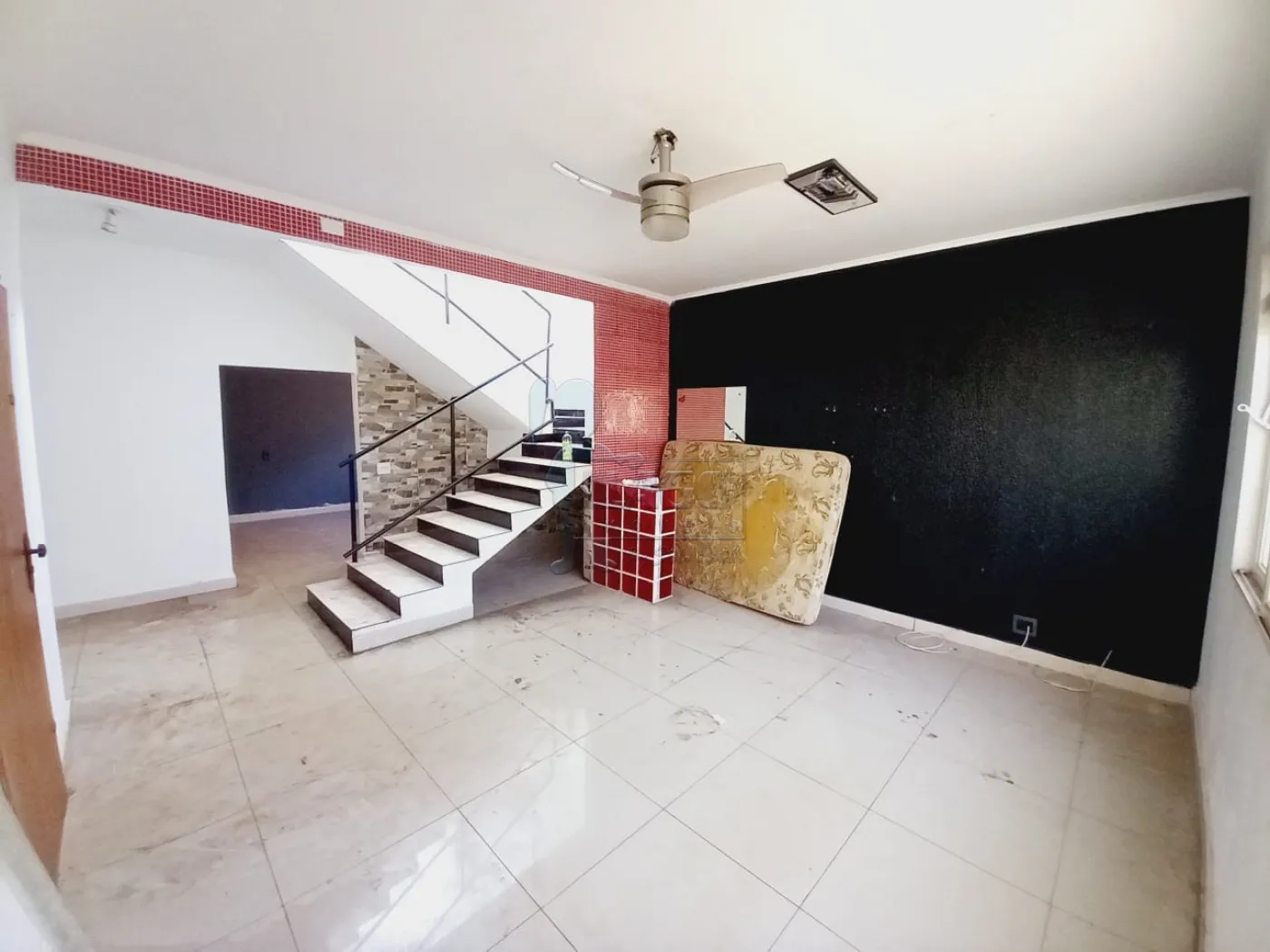 Alugar Casa / Padrão em Ribeirão Preto R$ 2.000,00 - Foto 1