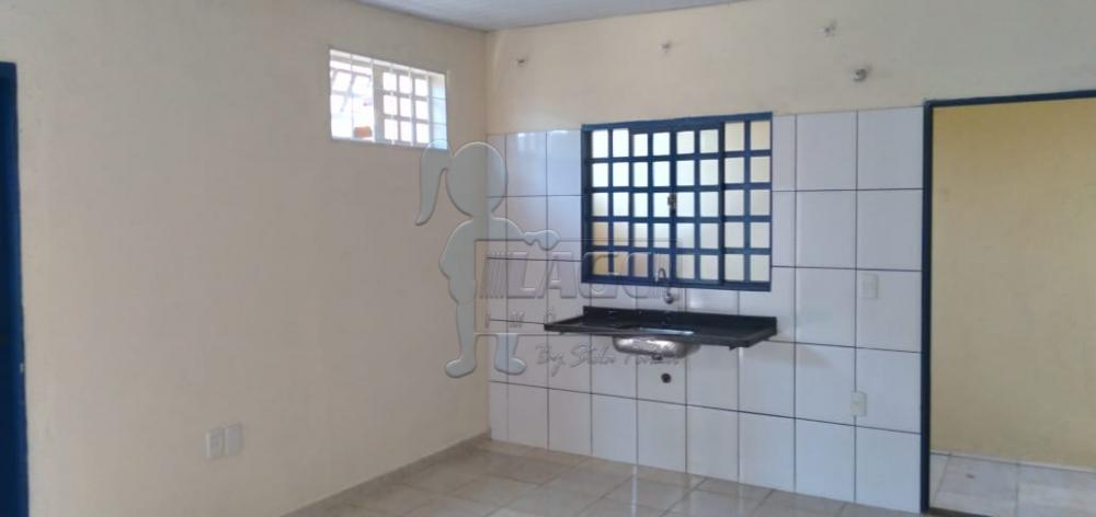 Alugar Casa / Padrão em Ribeirão Preto R$ 550,00 - Foto 3