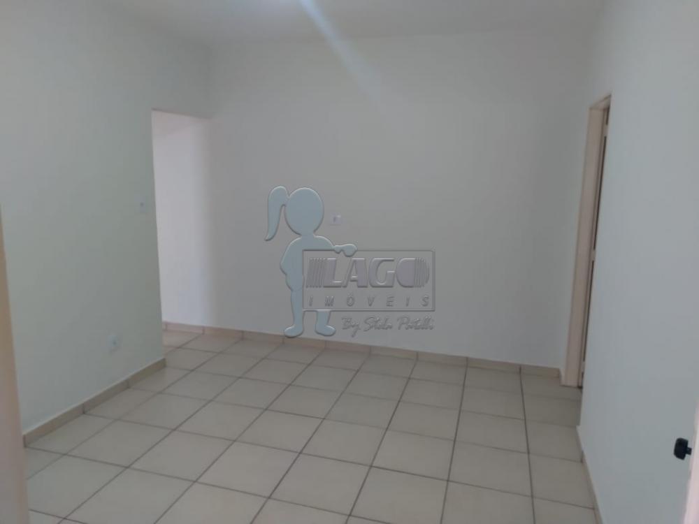 Alugar Casa / Padrão em Ribeirão Preto R$ 1.100,00 - Foto 1