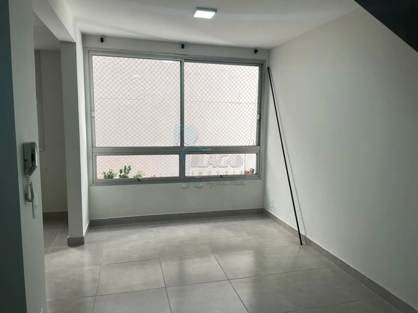 Alugar Apartamentos / Padrão em Ribeirão Preto R$ 800,00 - Foto 1