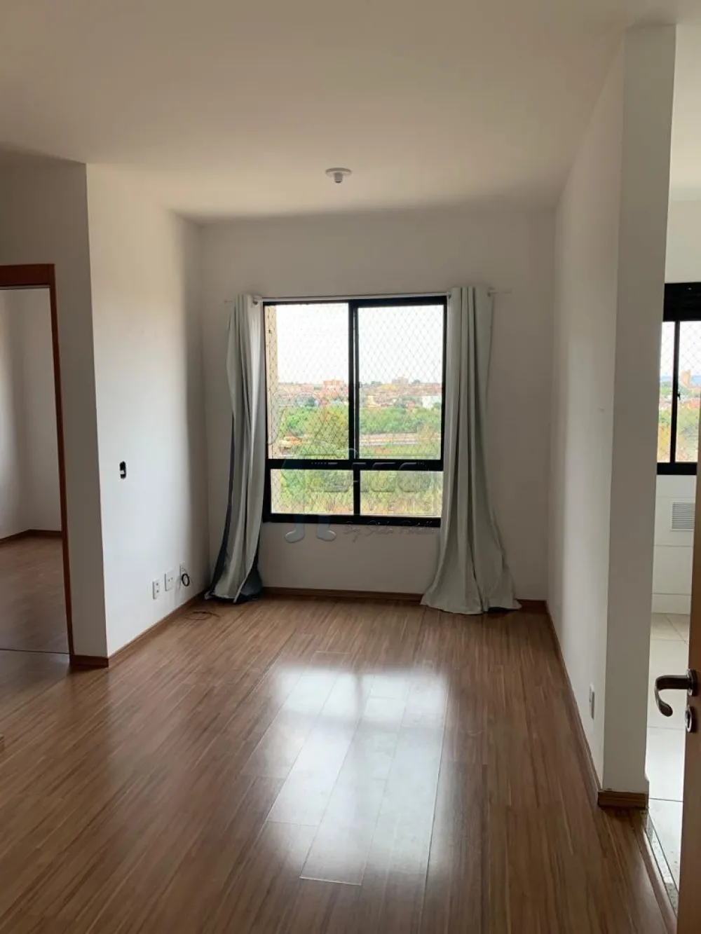 Alugar Apartamento / Padrão em Ribeirão Preto R$ 800,00 - Foto 1