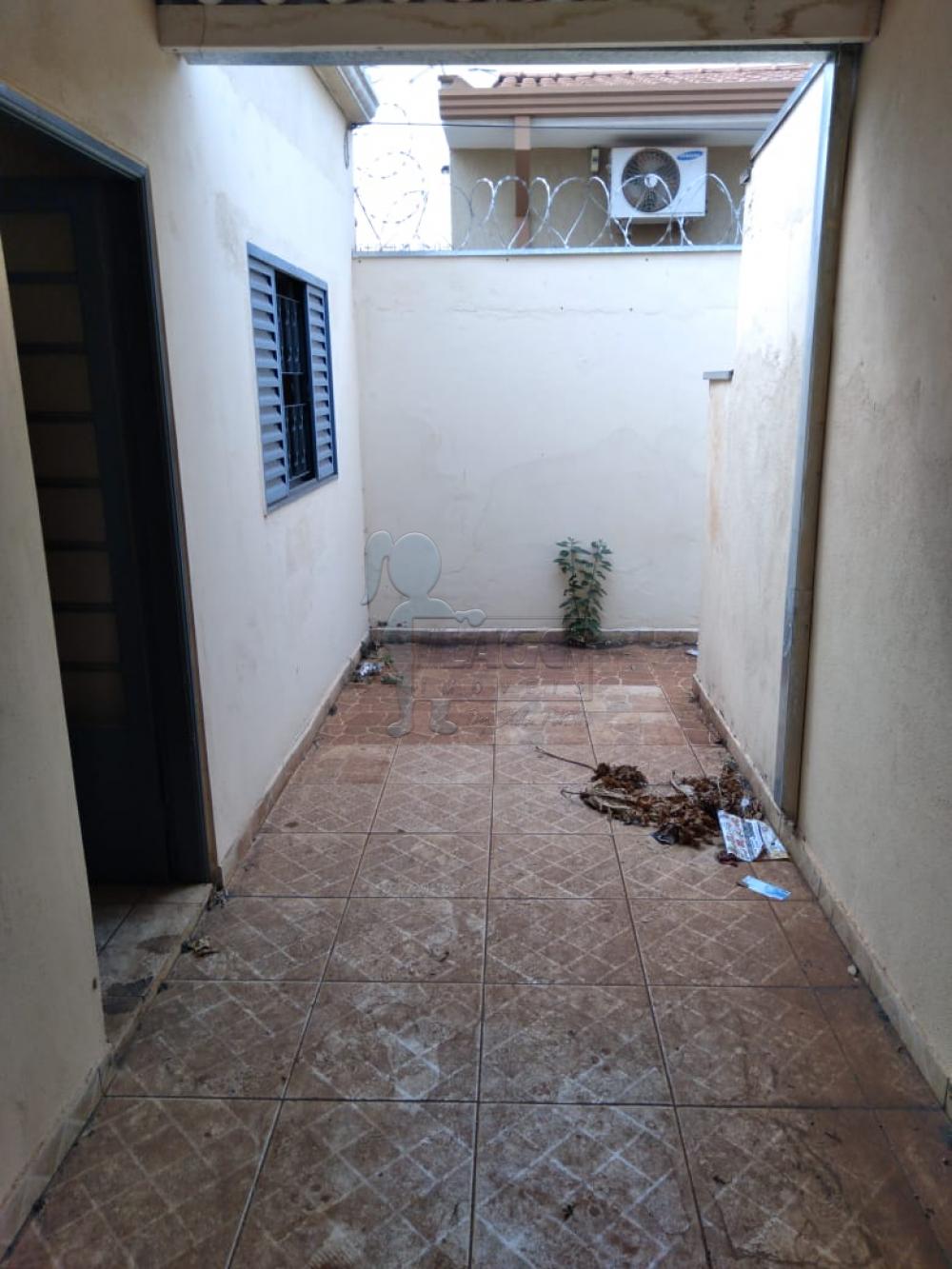 Alugar Casa / Padrão em Ribeirão Preto R$ 680,00 - Foto 5