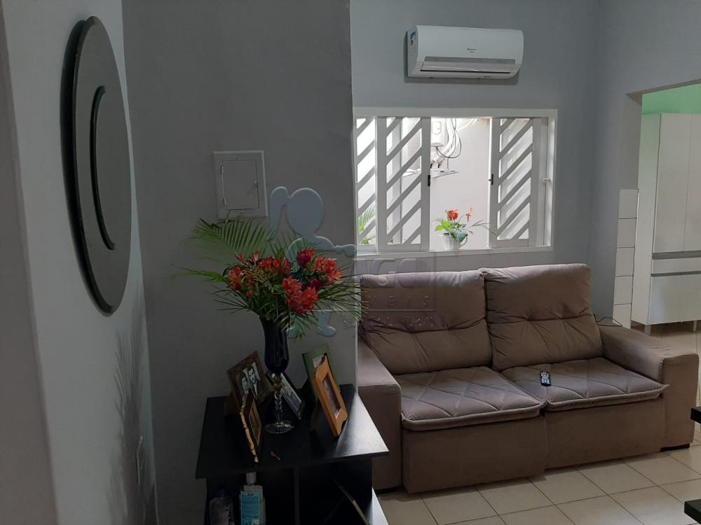 Alugar Casa / Padrão em Ribeirão Preto R$ 1.500,00 - Foto 1