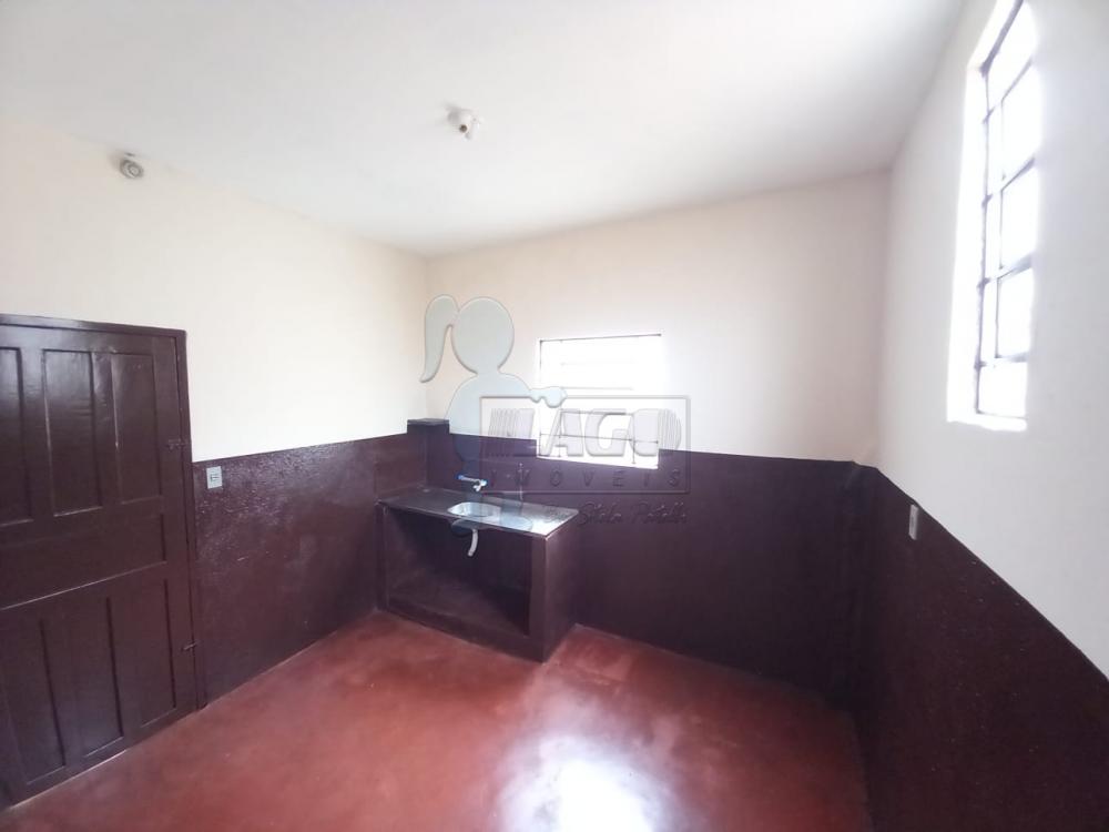 Alugar Casa / Padrão em Ribeirão Preto R$ 450,00 - Foto 2