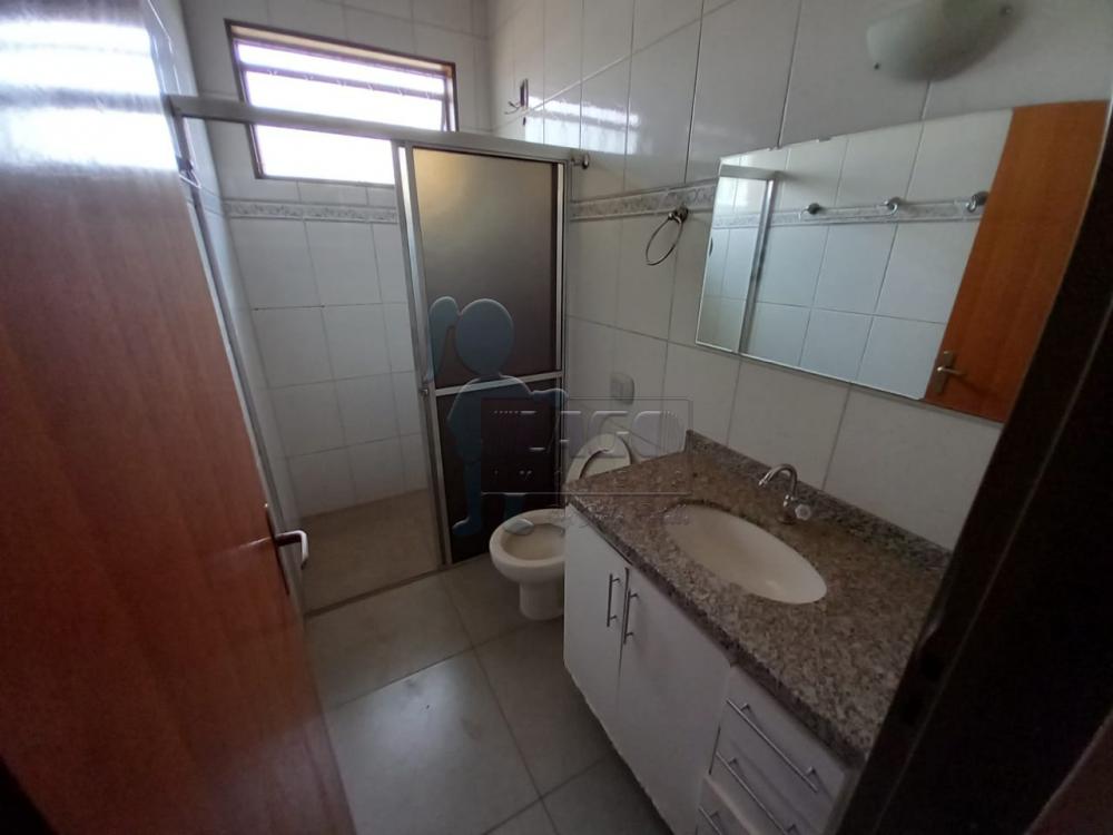 Alugar Casa / Padrão em Ribeirão Preto R$ 1.700,00 - Foto 2