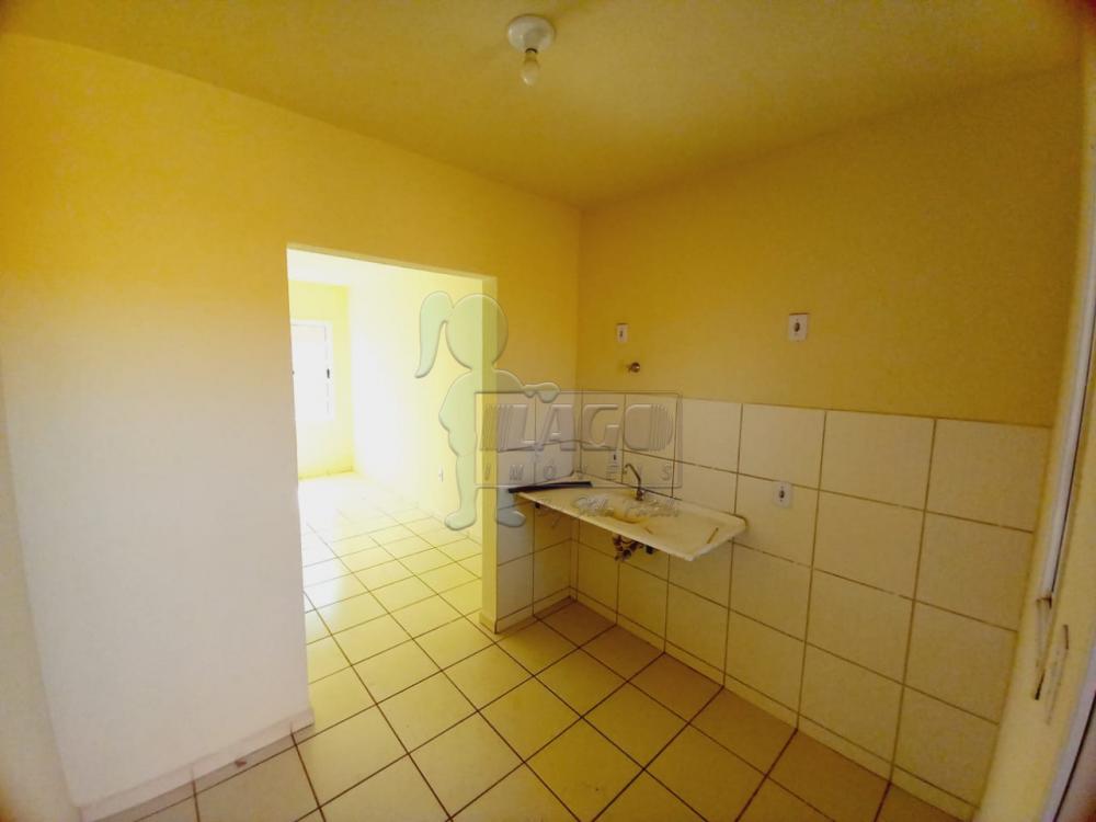 Alugar Casa / Padrão em Ribeirão Preto R$ 800,00 - Foto 4