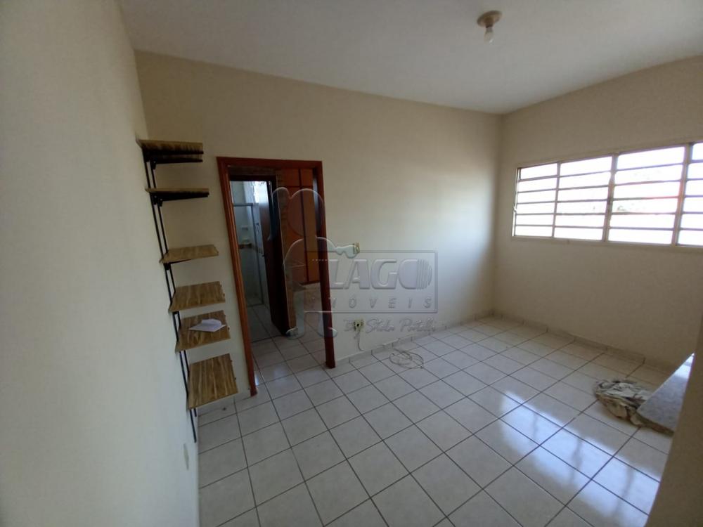 Alugar Apartamentos / Padrão em Ribeirão Preto R$ 850,00 - Foto 1