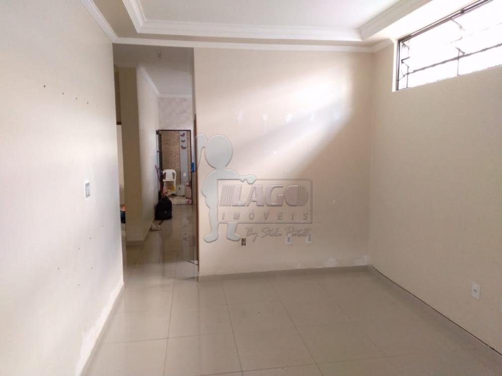 Alugar Casa / Padrão em Ribeirão Preto R$ 1.800,00 - Foto 2