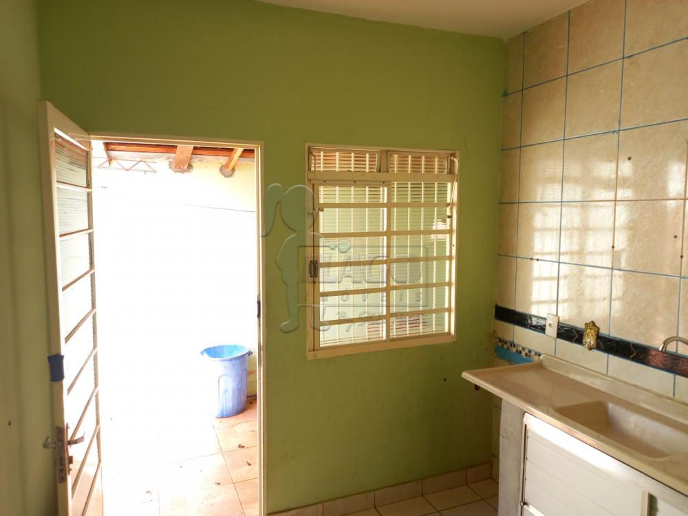 Alugar Casa / Padrão em Ribeirão Preto R$ 800,00 - Foto 1