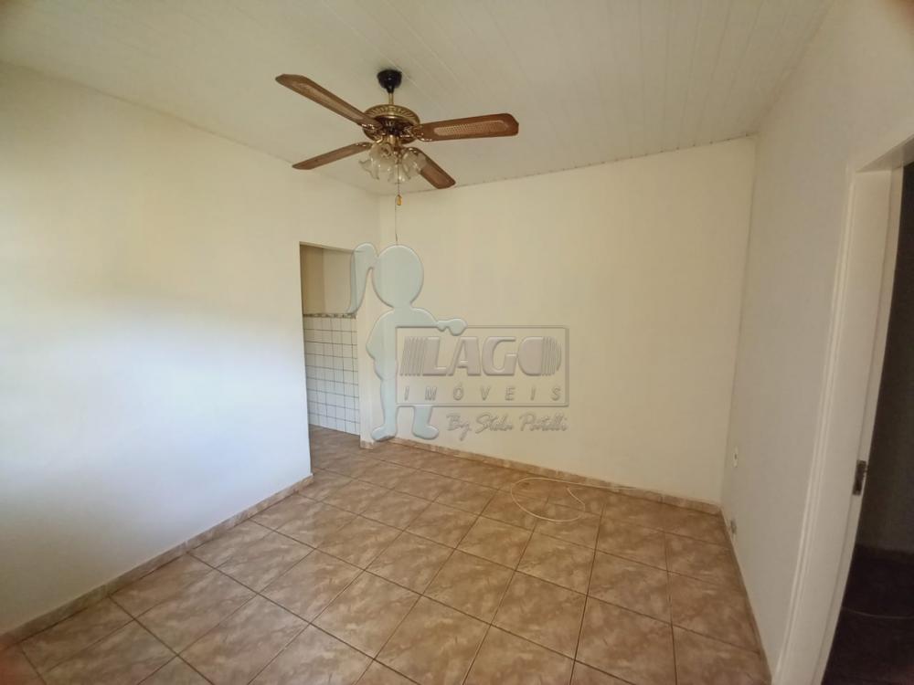 Alugar Casa / Padrão em Ribeirão Preto R$ 800,00 - Foto 1