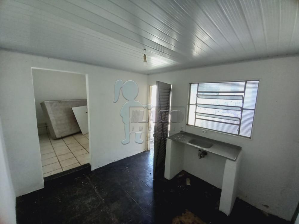 Alugar Casa / Padrão em Ribeirão Preto R$ 700,00 - Foto 2