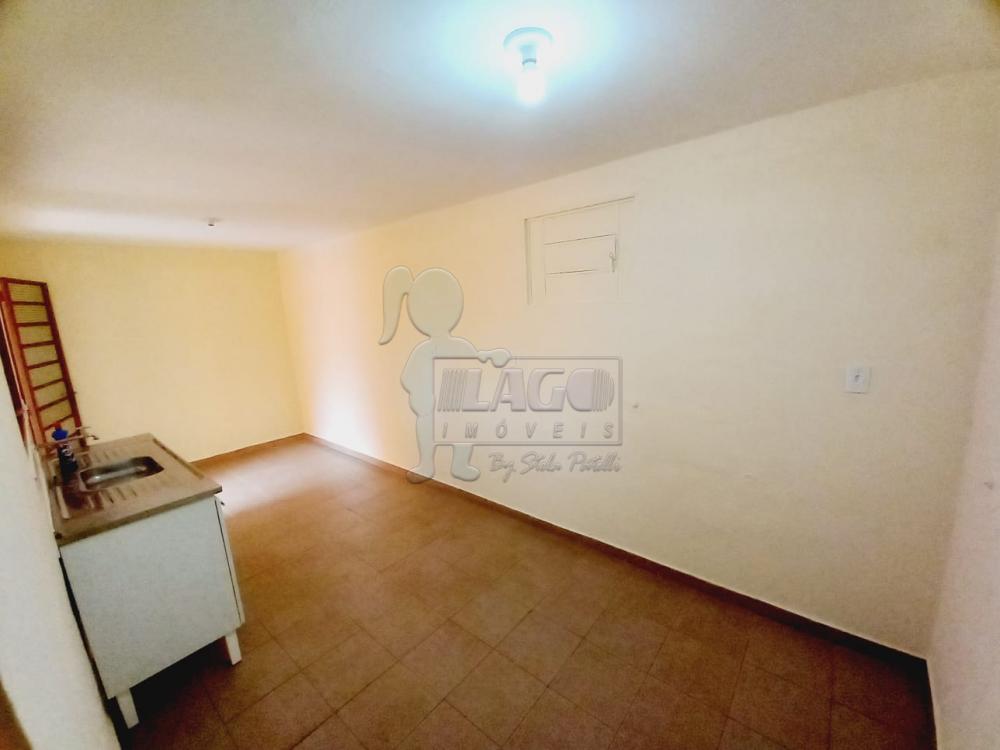 Alugar Casa / Padrão em Ribeirão Preto R$ 700,00 - Foto 4