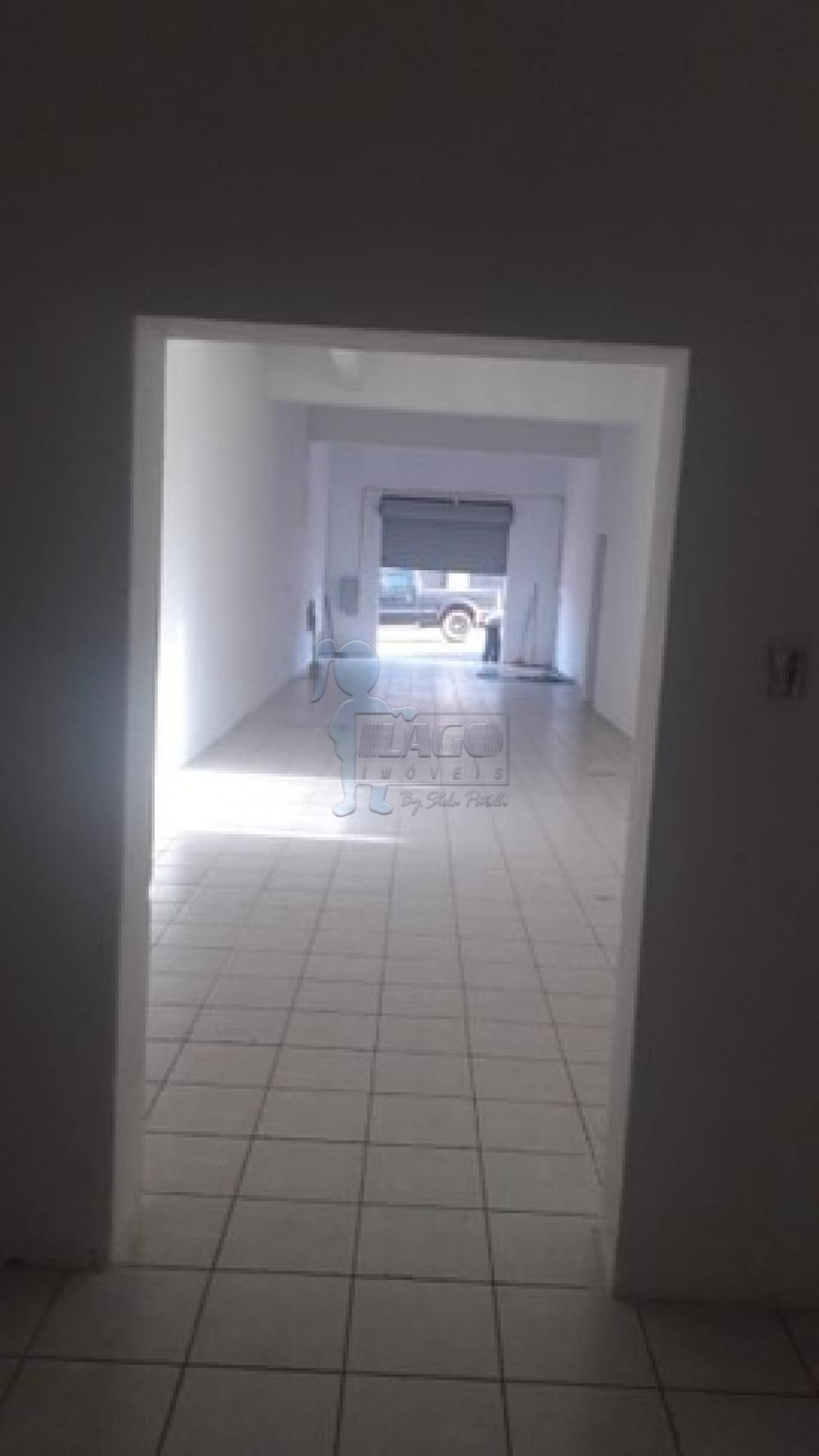 Alugar Casa / Padrão em Ribeirão Preto R$ 1.800,00 - Foto 2