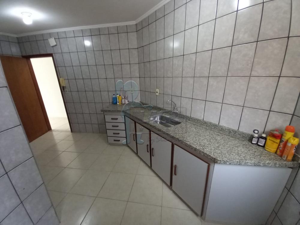 Alugar Apartamentos / Padrão em Ribeirão Preto R$ 1.600,00 - Foto 3